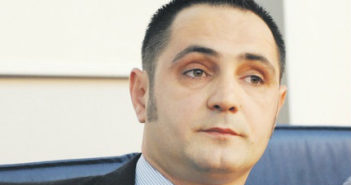 Uličnim rječnikom ministar Radulović ne može odbraniti zakon